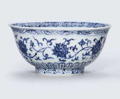 XUANDE (1426-35) AN EARLY MING BLUE AND WHITE BOWL